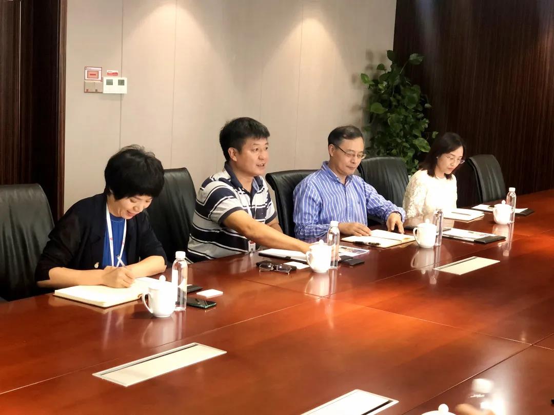 落实政策 利企惠民——园区管委会领导莅临云顶国际进行政策解读