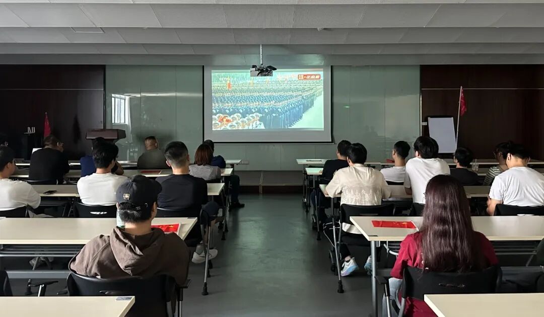 愿以吾辈之青春 捍卫盛世之中华 | 云顶国际组织观看九三阅兵仪式